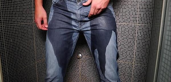  Guy pee inside his jeans and cumshot on end